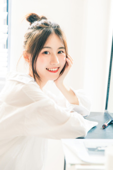 客厅享受丝袜人妻